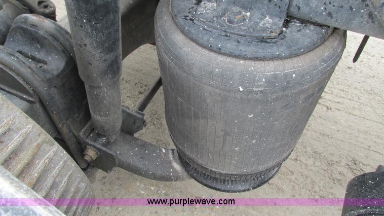 image for item I3039 2007 International 9400i semi truck