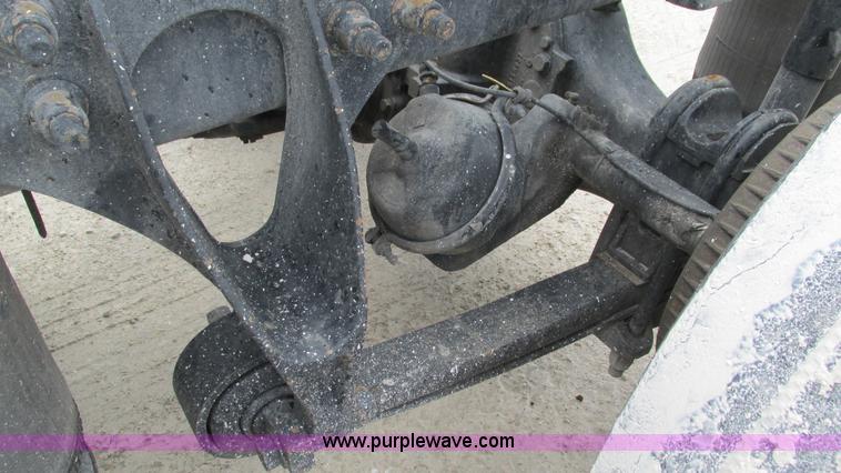 image for item I3039 2007 International 9400i semi truck