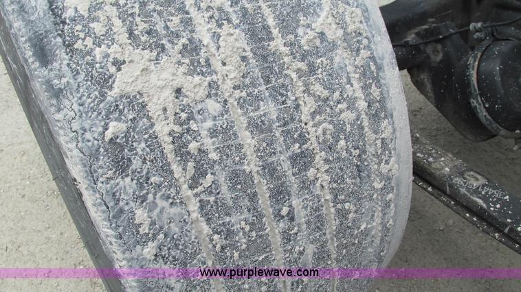 image for item I3039 2007 International 9400i semi truck