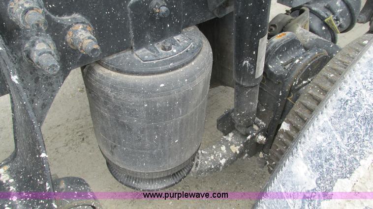 image for item I3039 2007 International 9400i semi truck