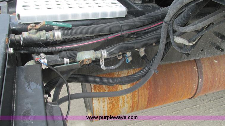 image for item I3039 2007 International 9400i semi truck