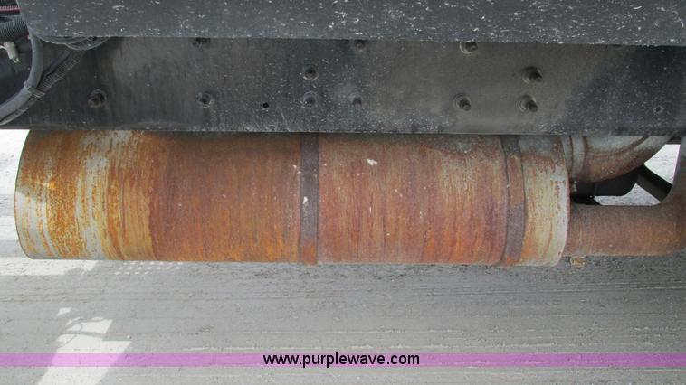 image for item I3039 2007 International 9400i semi truck