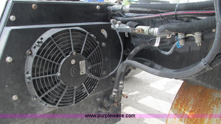 image for item I3039 2007 International 9400i semi truck