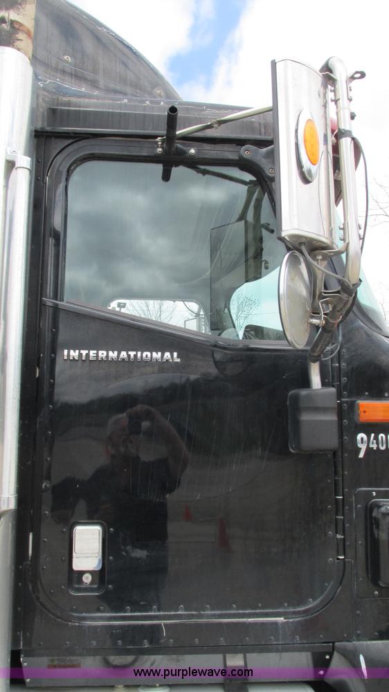image for item I3039 2007 International 9400i semi truck