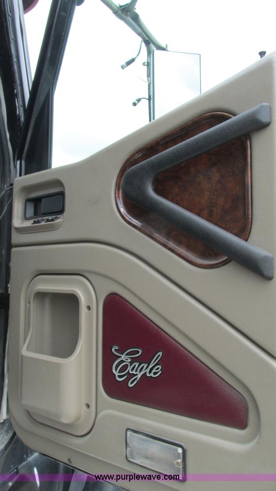 image for item I3039 2007 International 9400i semi truck