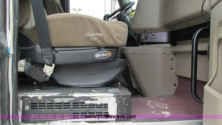 image for item I3039 2007 International 9400i semi truck