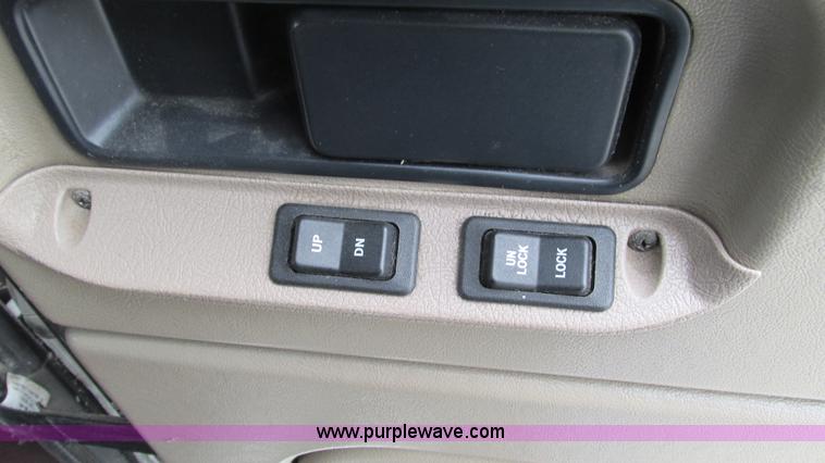 image for item I3039 2007 International 9400i semi truck