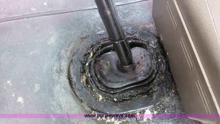 image for item I3039 2007 International 9400i semi truck