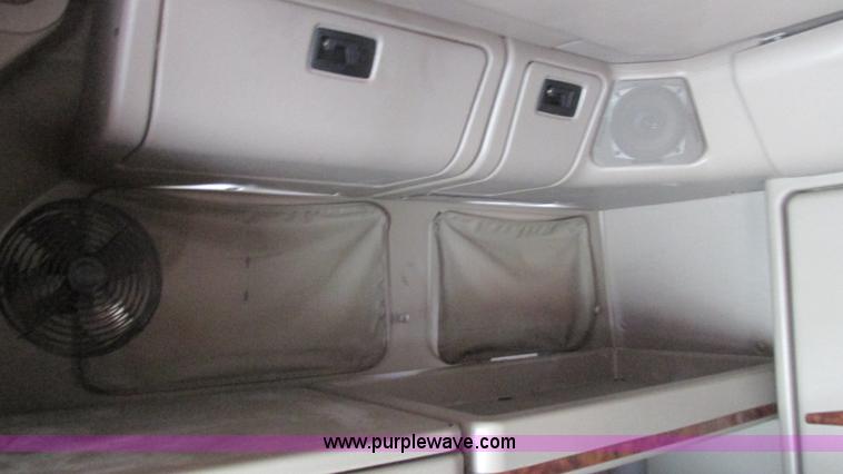 image for item I3039 2007 International 9400i semi truck