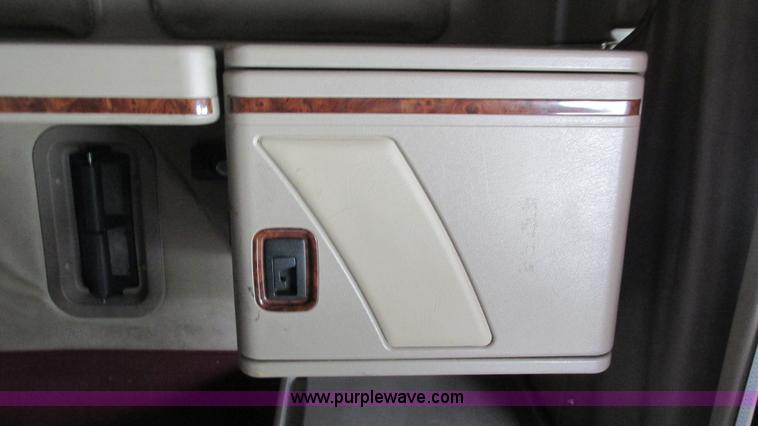 image for item I3039 2007 International 9400i semi truck