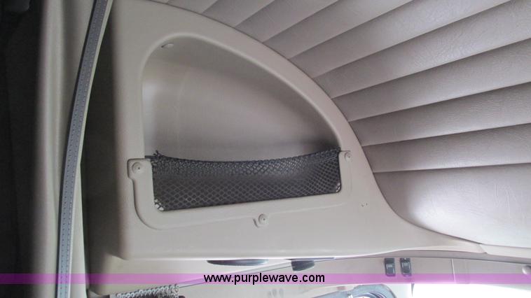 image for item I3039 2007 International 9400i semi truck