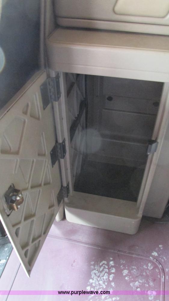 image for item I3039 2007 International 9400i semi truck