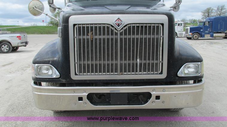 image for item I3039 2007 International 9400i semi truck