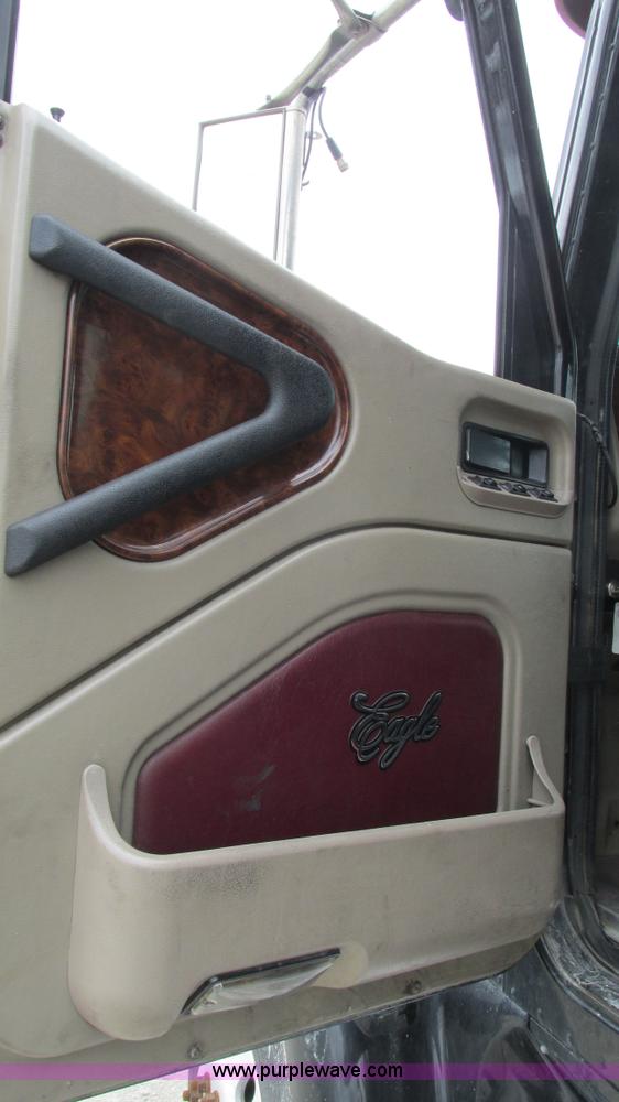 image for item I3039 2007 International 9400i semi truck