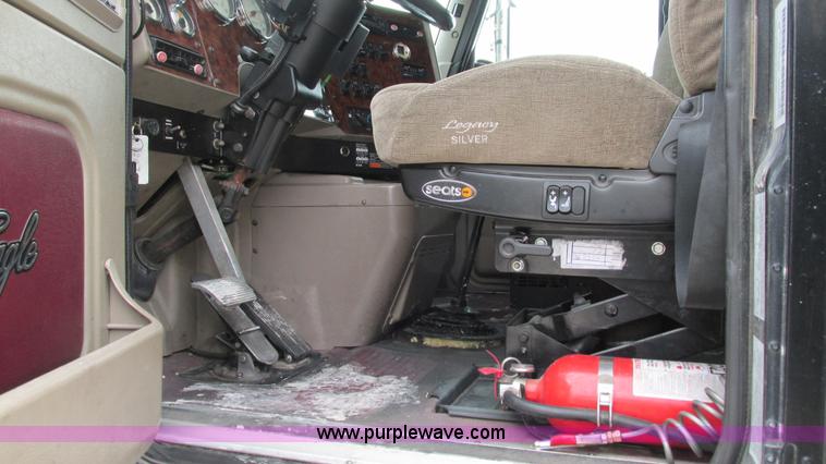 image for item I3039 2007 International 9400i semi truck