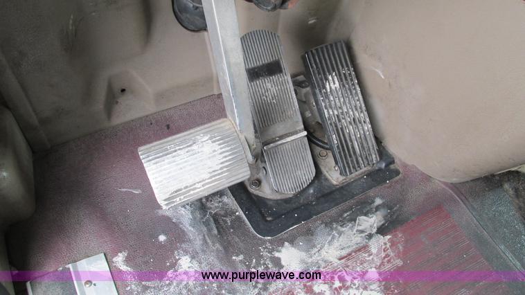 image for item I3039 2007 International 9400i semi truck