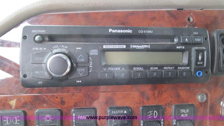 image for item I3039 2007 International 9400i semi truck