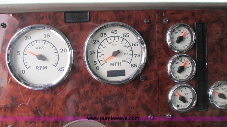 image for item I3039 2007 International 9400i semi truck