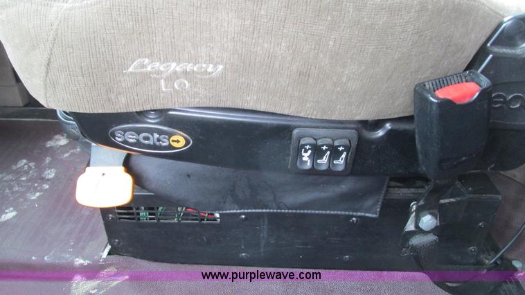 image for item I3039 2007 International 9400i semi truck