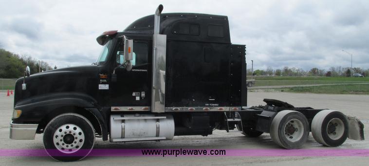 image for item I3040 2007 International 9400i semi truck