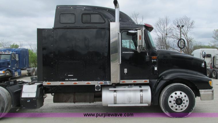 image for item I3040 2007 International 9400i semi truck