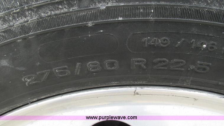 image for item I3040 2007 International 9400i semi truck