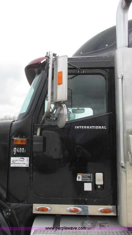 image for item I3040 2007 International 9400i semi truck