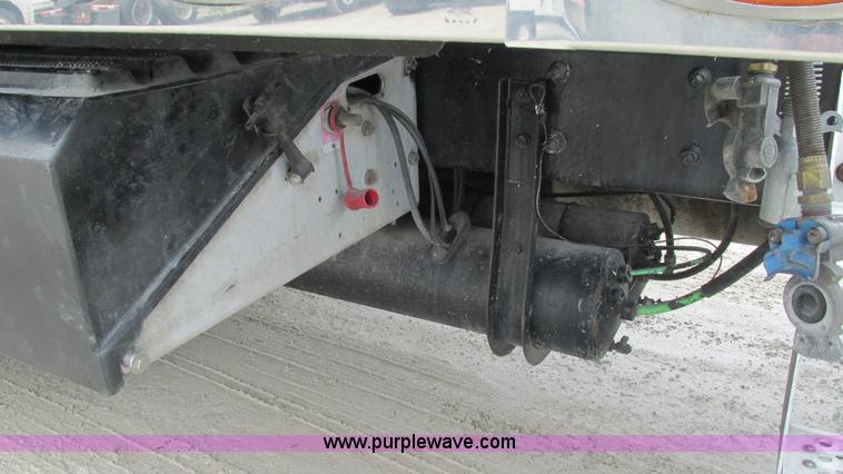 image for item I3040 2007 International 9400i semi truck