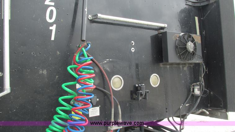 image for item I3040 2007 International 9400i semi truck