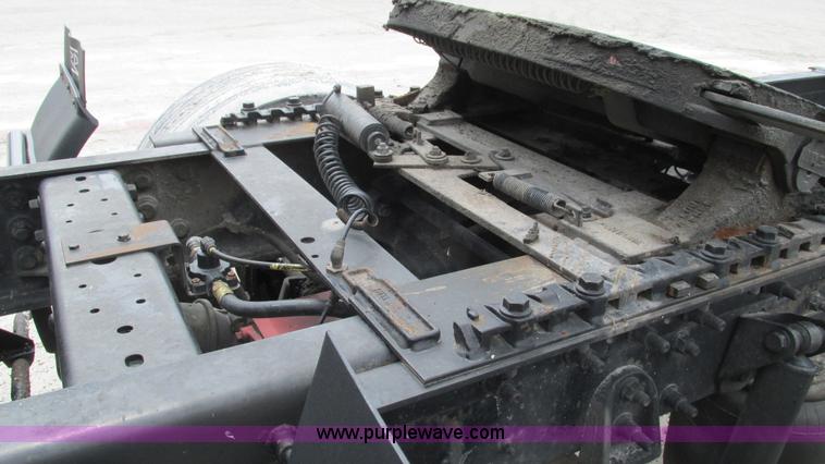 image for item I3040 2007 International 9400i semi truck