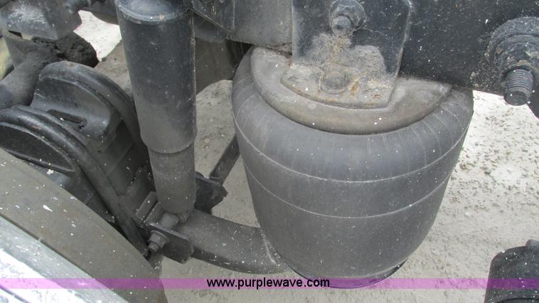 image for item I3040 2007 International 9400i semi truck