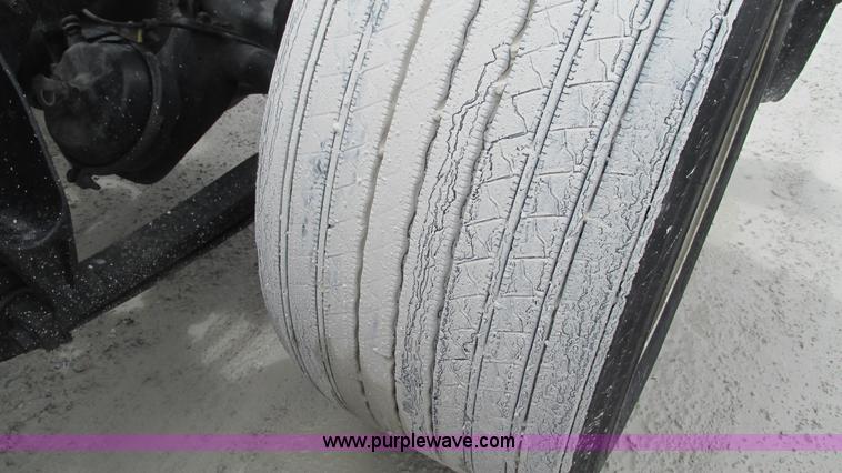 image for item I3040 2007 International 9400i semi truck