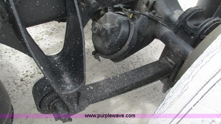 image for item I3040 2007 International 9400i semi truck