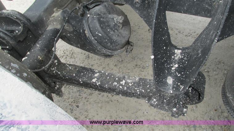 image for item I3040 2007 International 9400i semi truck