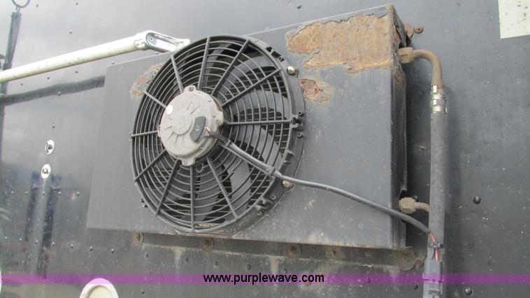 image for item I3040 2007 International 9400i semi truck