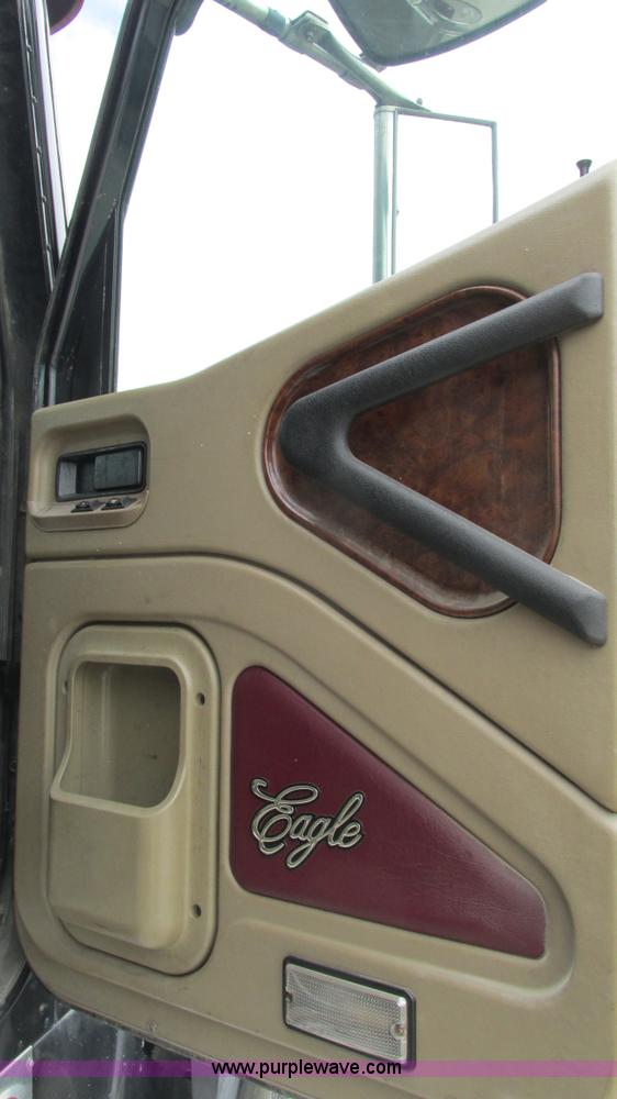 image for item I3040 2007 International 9400i semi truck