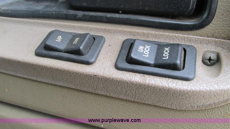 image for item I3040 2007 International 9400i semi truck