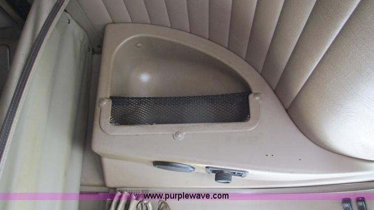 image for item I3040 2007 International 9400i semi truck