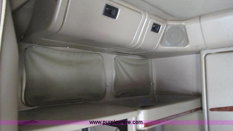 image for item I3040 2007 International 9400i semi truck