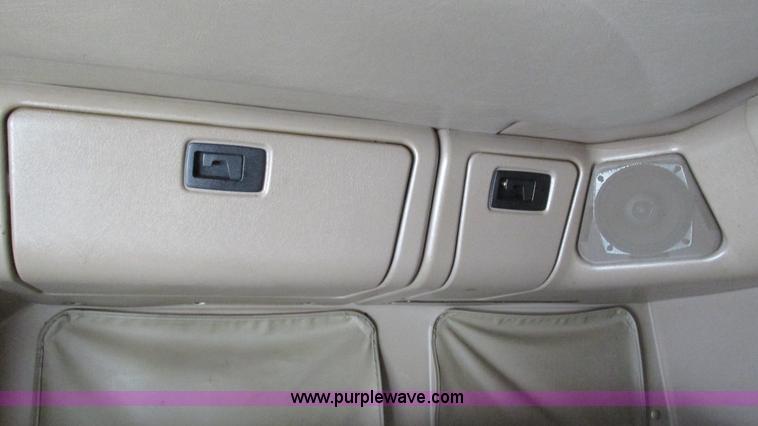 image for item I3040 2007 International 9400i semi truck