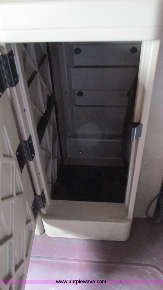 image for item I3040 2007 International 9400i semi truck