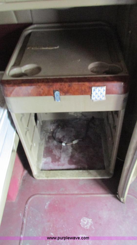 image for item I3040 2007 International 9400i semi truck