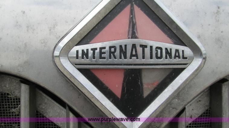 image for item I3040 2007 International 9400i semi truck