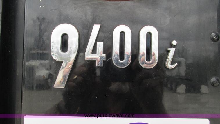 image for item I3040 2007 International 9400i semi truck