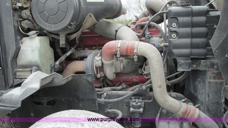 image for item I3040 2007 International 9400i semi truck