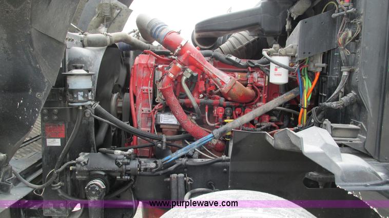 image for item I3040 2007 International 9400i semi truck