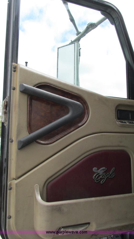 image for item I3040 2007 International 9400i semi truck