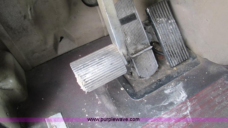 image for item I3040 2007 International 9400i semi truck