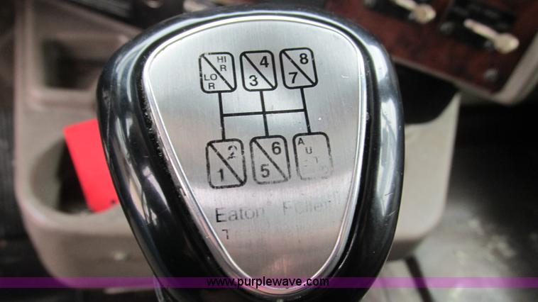 image for item I3040 2007 International 9400i semi truck