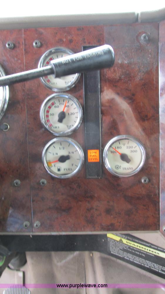 image for item I3040 2007 International 9400i semi truck